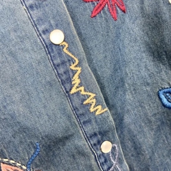Johnny Was heavily embroidered Carmen Frayed Westward Shirt NWT - Picture 5 of 11